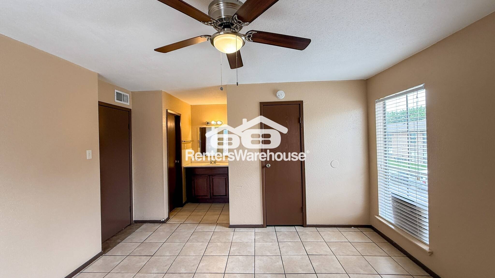 Building Photo - 13480 S Thorntree Dr