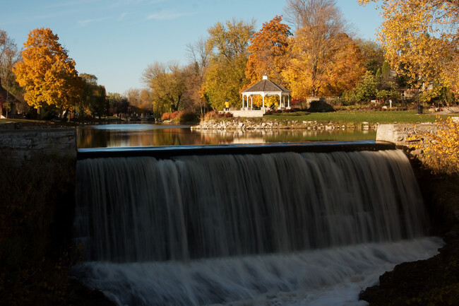 Mill Pond Park 5 min walk away - N89W16208 Cleveland Ave