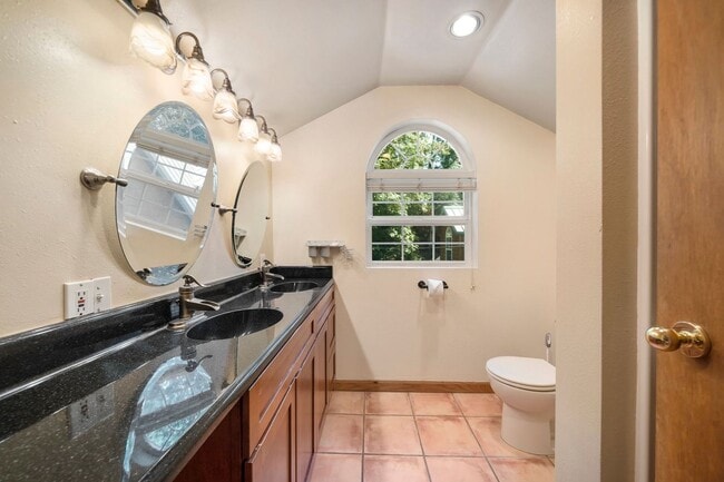 Building Photo - 14239 SE Fairoaks Ln