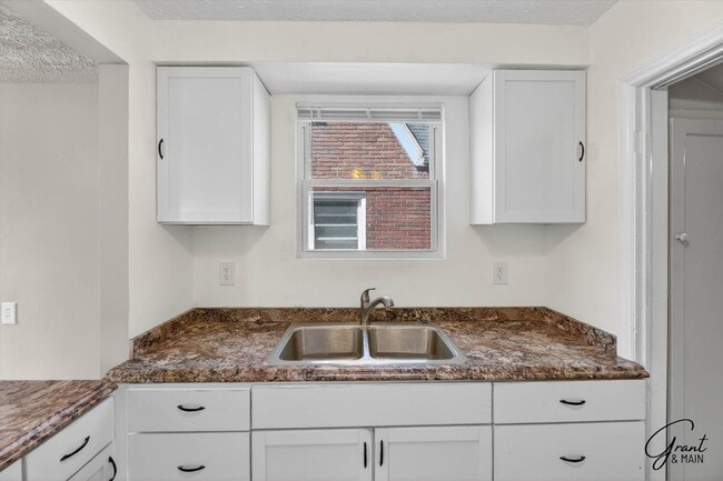 Building Photo - $1300 3 bedroom bungalow