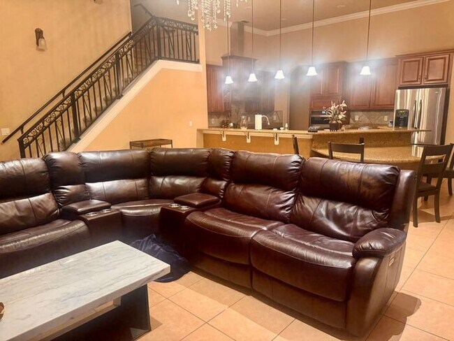 Building Photo - 5 Bedroom 4 Bath East Orlando home in Fountains at Rio Pinar!