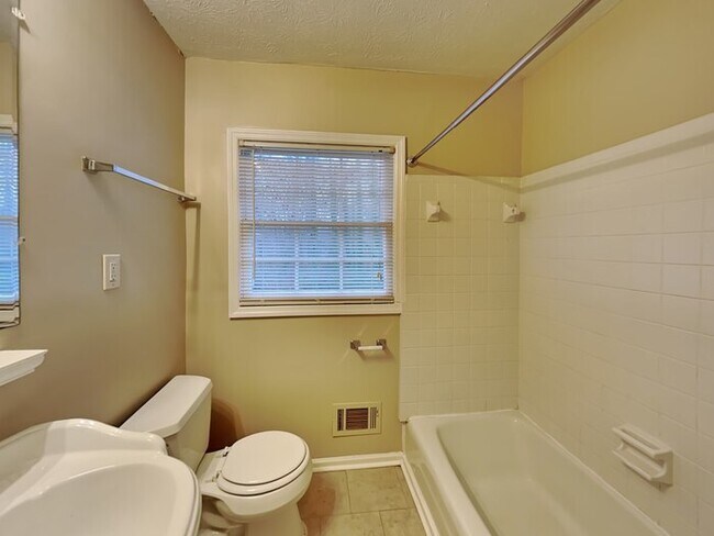 Building Photo - 1811 Wendell Way