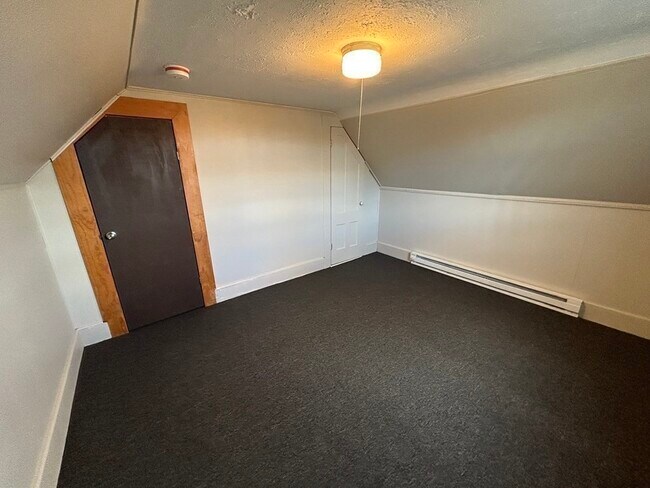 Building Photo - 694 Lakeview Ave