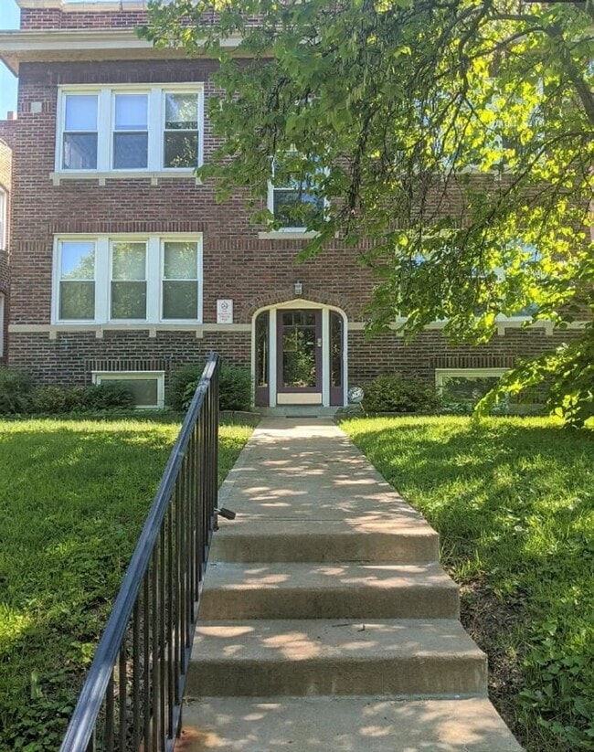 Building Photo - 4164 W Pine Blvd