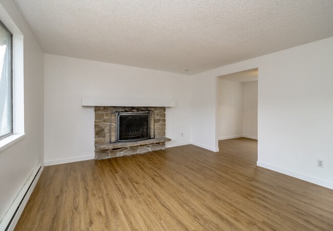 Building Photo - 13314 86 Ave E