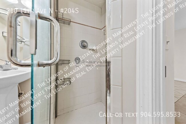 Building Photo - 210 11th Ave N