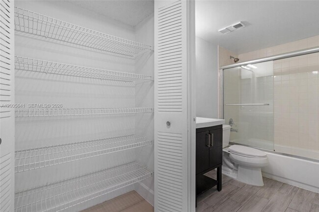 Building Photo - 850 N Miami Ave