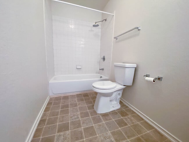 Building Photo - 3215 Northwest Blvd