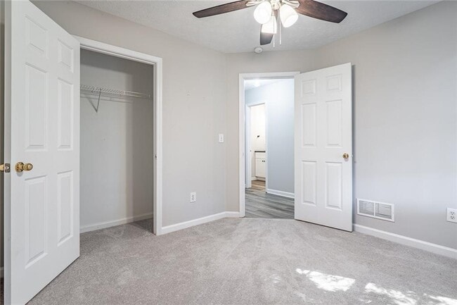 Building Photo - 2493 Barndale Dr