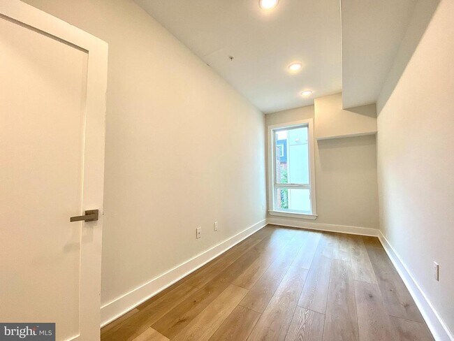 Building Photo - 2216 Walnut St