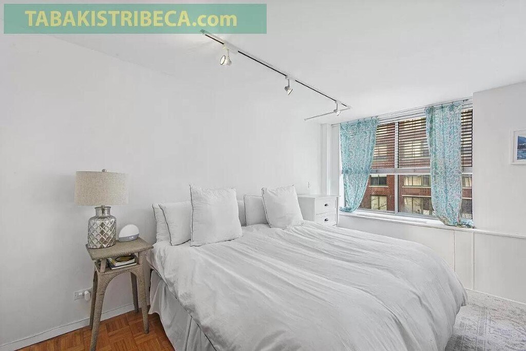 Building Photo - 303 Greenwich St