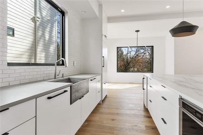 Building Photo - 2985 Lookout Pl NE