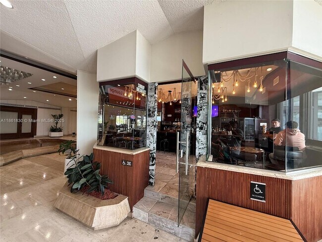 Building Photo - 801 Brickell Bay Dr