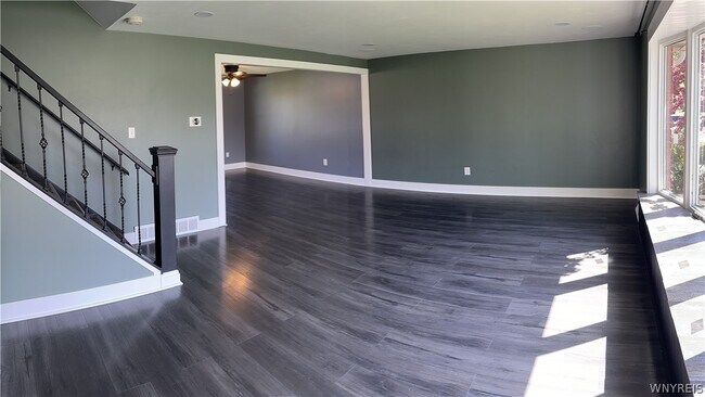 Building Photo - 221 Marrano Dr