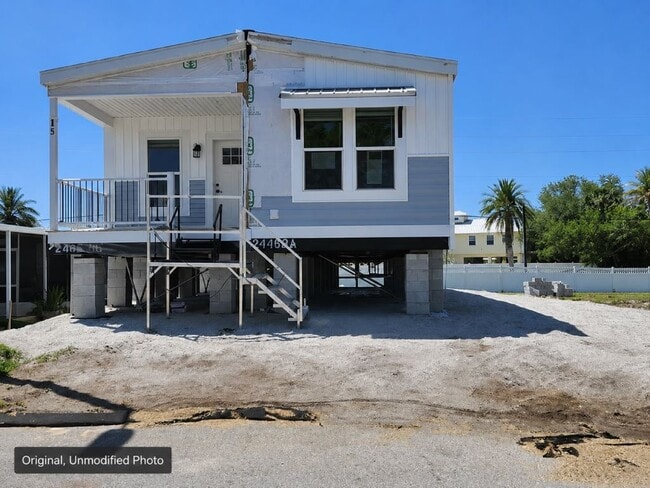 Building Photo - 15 Flamboyant St