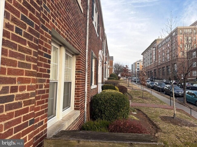 Building Photo - 937 Randolph St NW