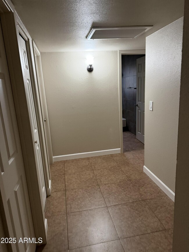 Building Photo - 1516 W Pueblo Ave