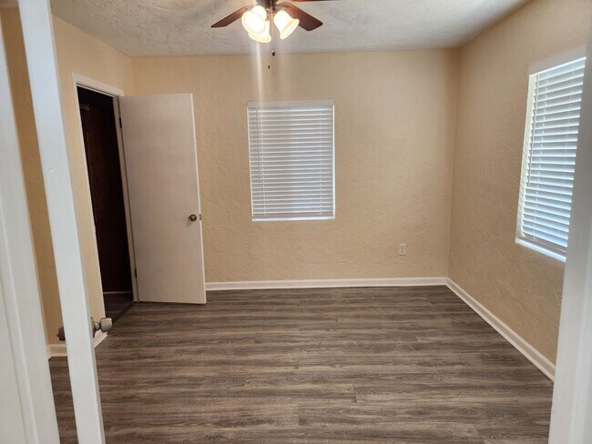 Building Photo - single family house