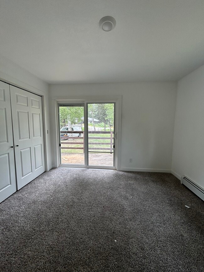 Building Photo - Duben