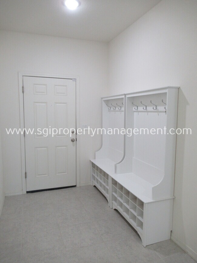 Building Photo - 19218 W Pierson St