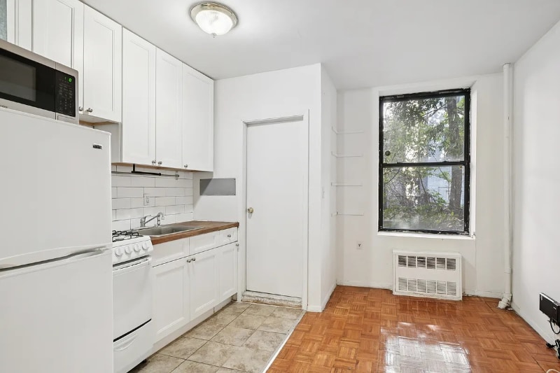 Building Photo - 323A E 89th St