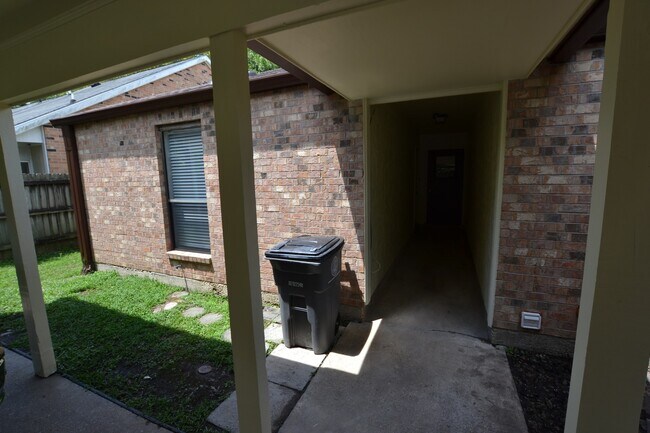 Building Photo - 5157 Cumberland Cove Dr