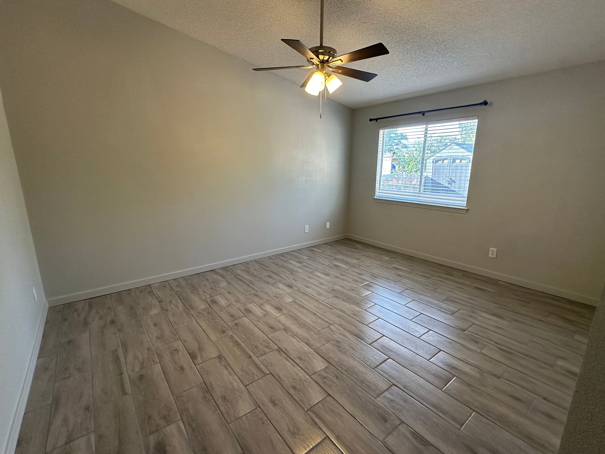 Master Bedroom - 4652 Loma Linda Cir