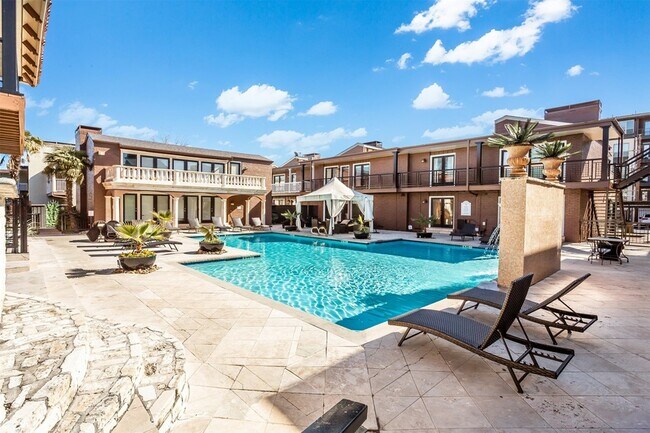 Building Photo - 5904 Sandhurst Ln