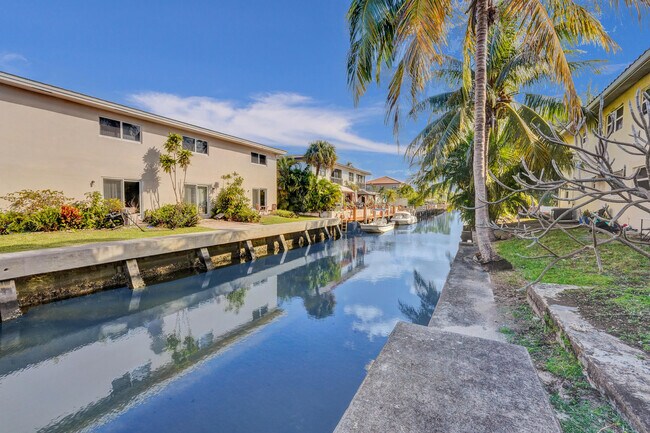 Building Photo - 2591 NE 55th Ct