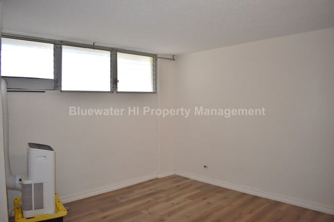 Building Photo - 2 bedroom, 1 bath, 1 prkg. Condo (Makiki area)
