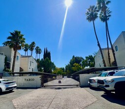 Building Photo - MOVE IN SPECIAL _ 1/2 off one month's rent! Updated 2-bedroom condo in a gated community in Concord!