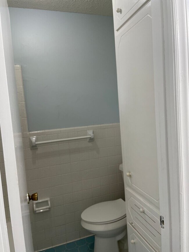 Building Photo - 242 Adler Dr