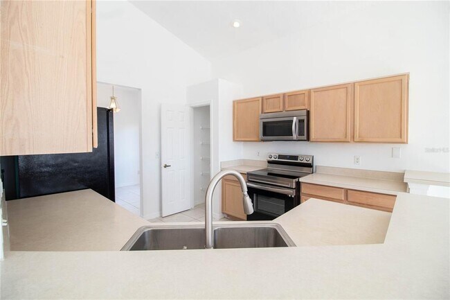 Building Photo - 667 Downing Cir