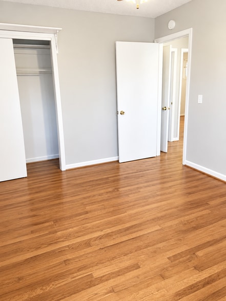 Building Photo - 2525 Netherwood Dr