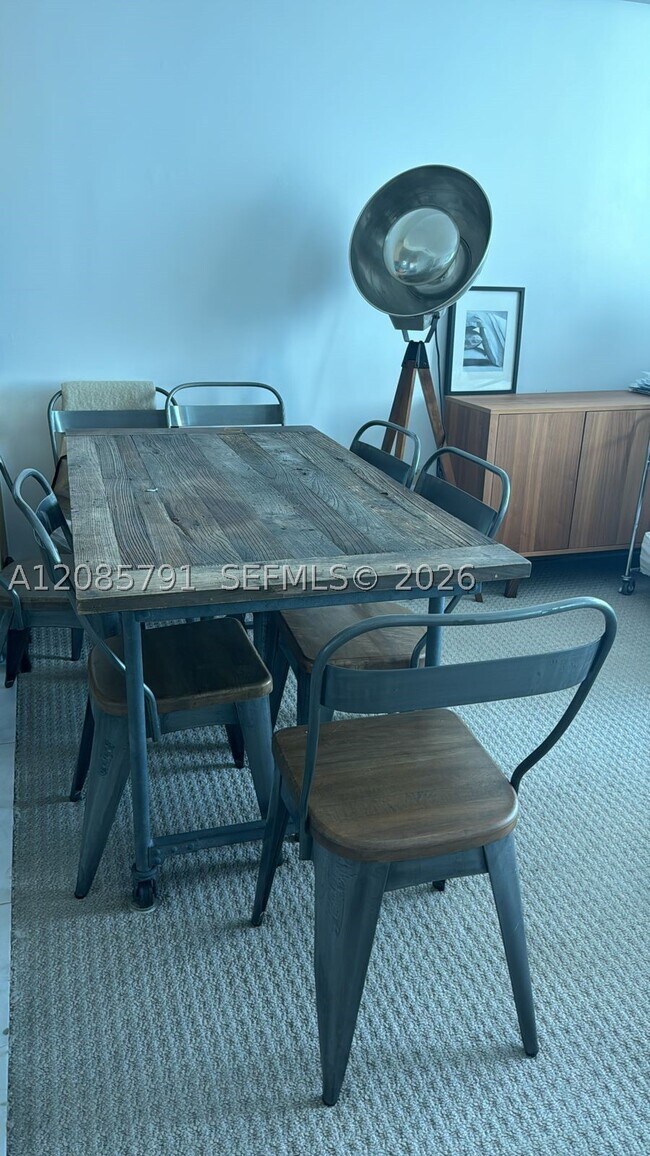 Building Photo - 950 Brickell Bay Dr