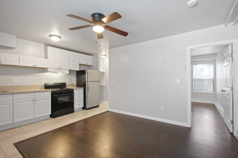 Building Photo - 5945 Gaviota Ave