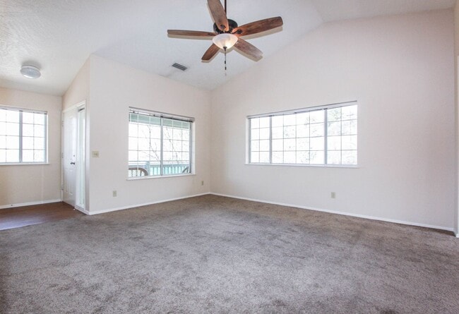 Building Photo - 415 S Alarcon St