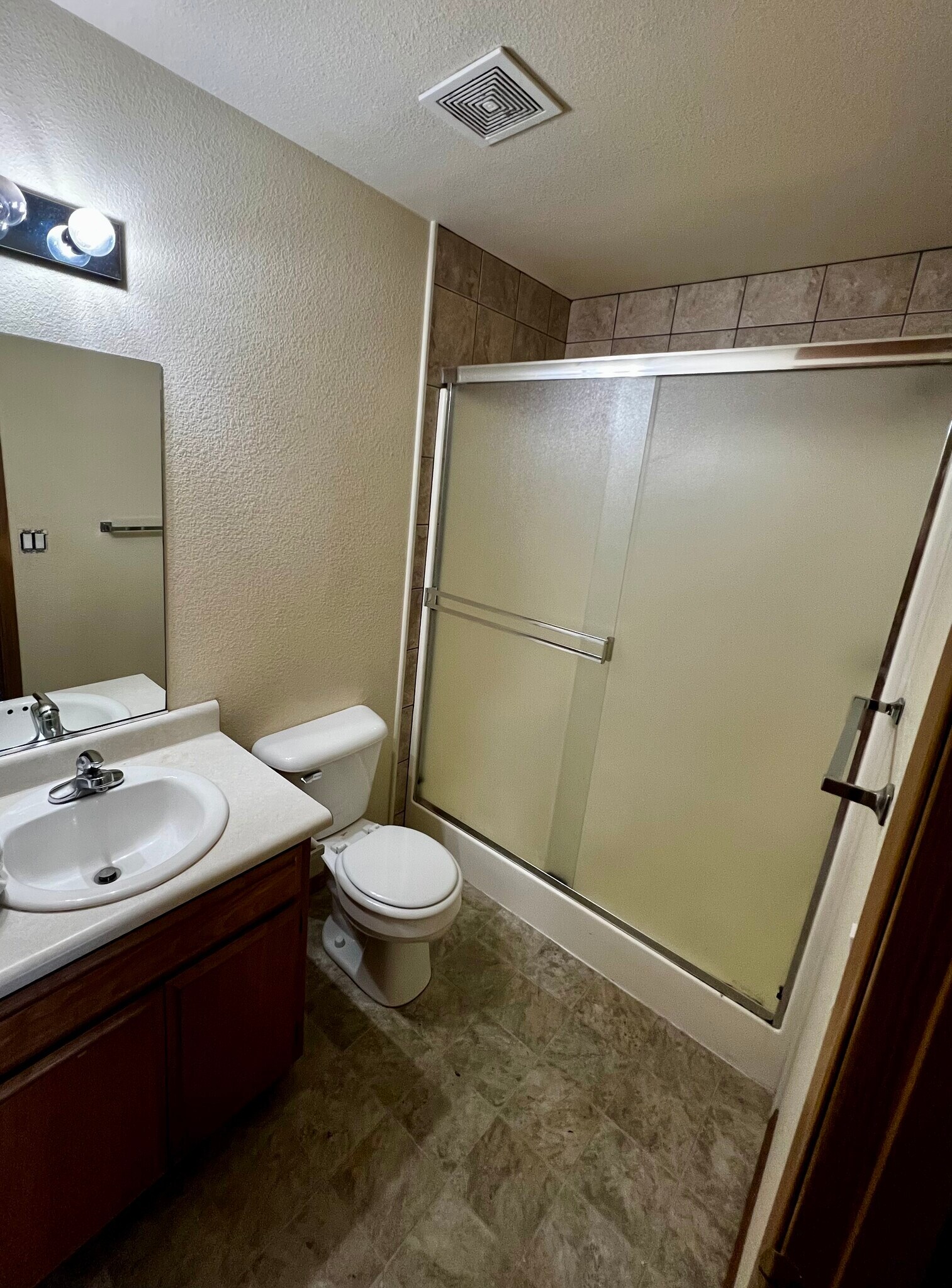 Master Bath - 1232 W Harbeck Rd