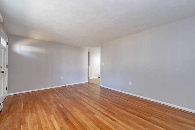 Building Photo - 14 Alaimo Dr