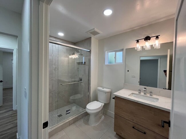 Building Photo - Brand New Remodel (2026)!! 5 Bedroom 3 Bathroom Home Near Campus!!