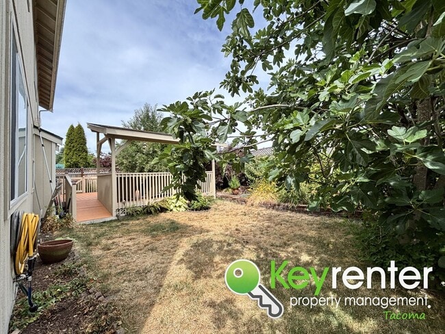Building Photo - Newly Updated 5-Bedroom Home in Quiet Span...
