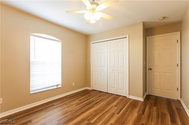 Building Photo - 2211 NE 5th Ave