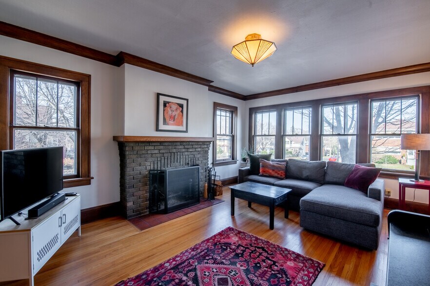 Primary Photo - 4702 Lyndale Ave S