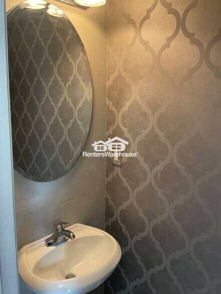 Building Photo - 15406 St Christopher Ct