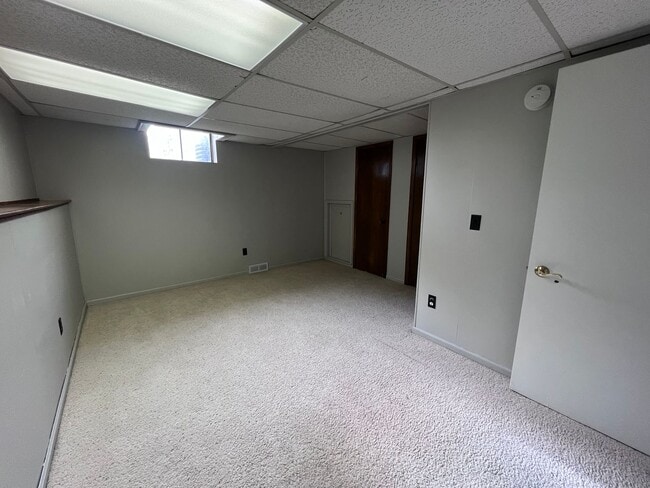 Building Photo - Two Bedroom Duplex in Kentwood!