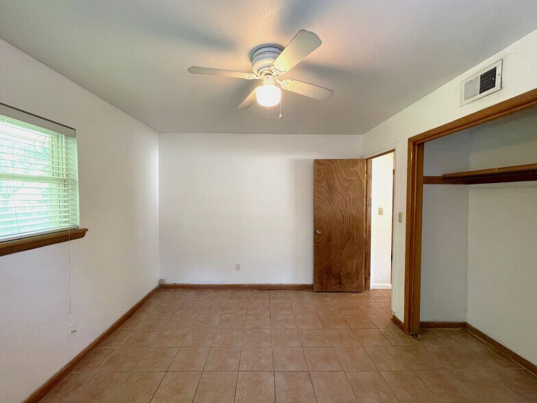 Building Photo - 1817 Hardy Dr