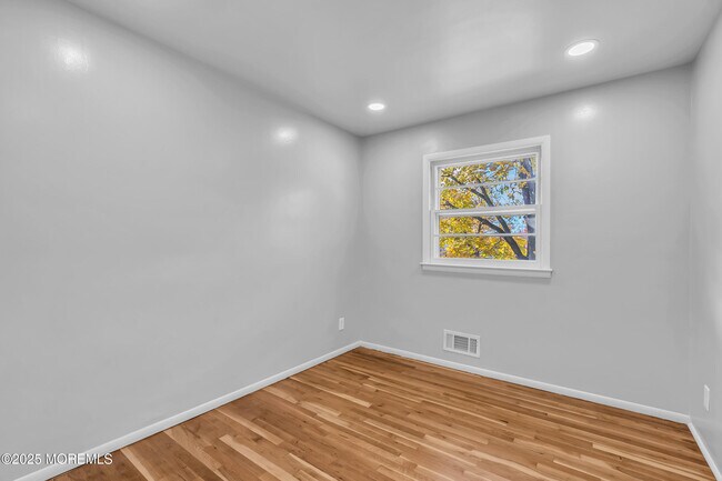 Building Photo - 16 Burdge Dr