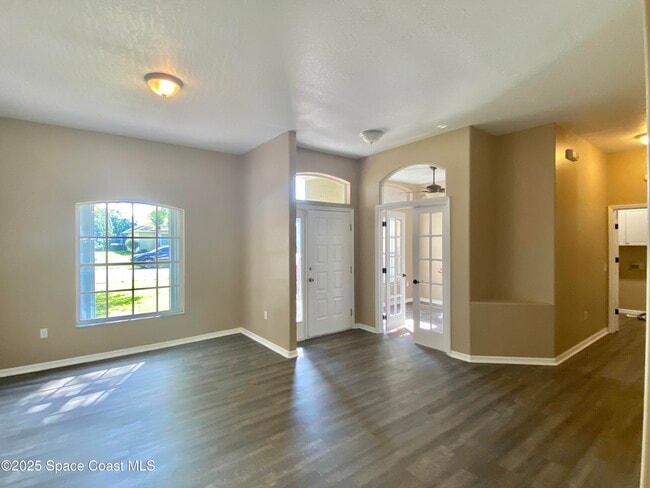 Building Photo - 765 Conestee Dr