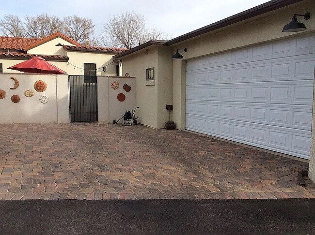 Building Photo - 304 Nevada Way