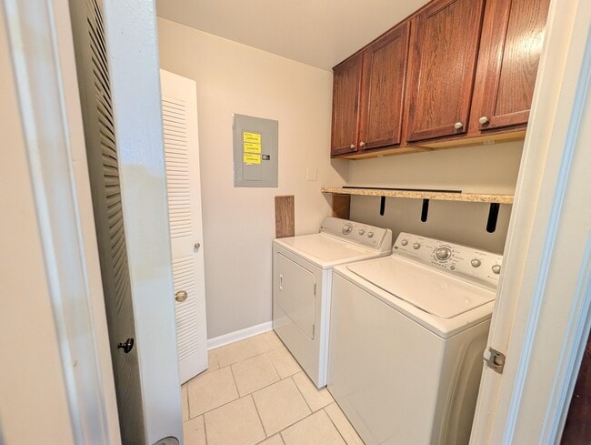 Building Photo - 43120 Pendleton Cir